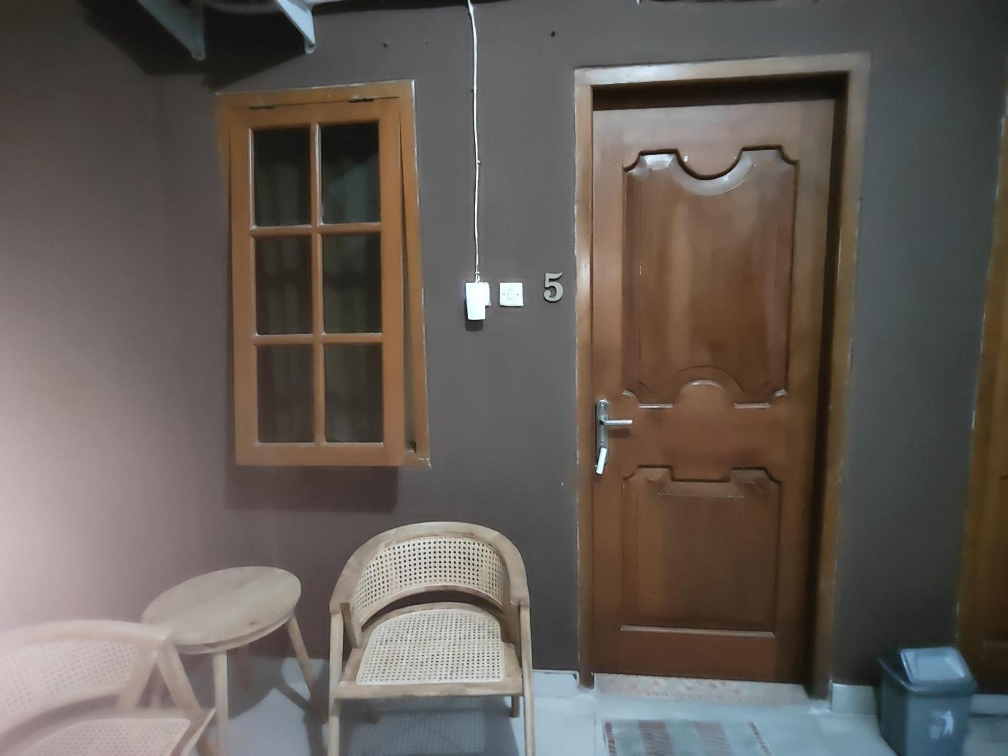 Tirto 27 Homestay Yogyakarta Luaran gambar